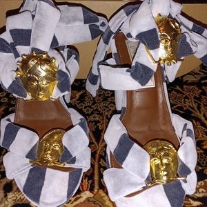 Loza Maleombho signature blue-grey heels